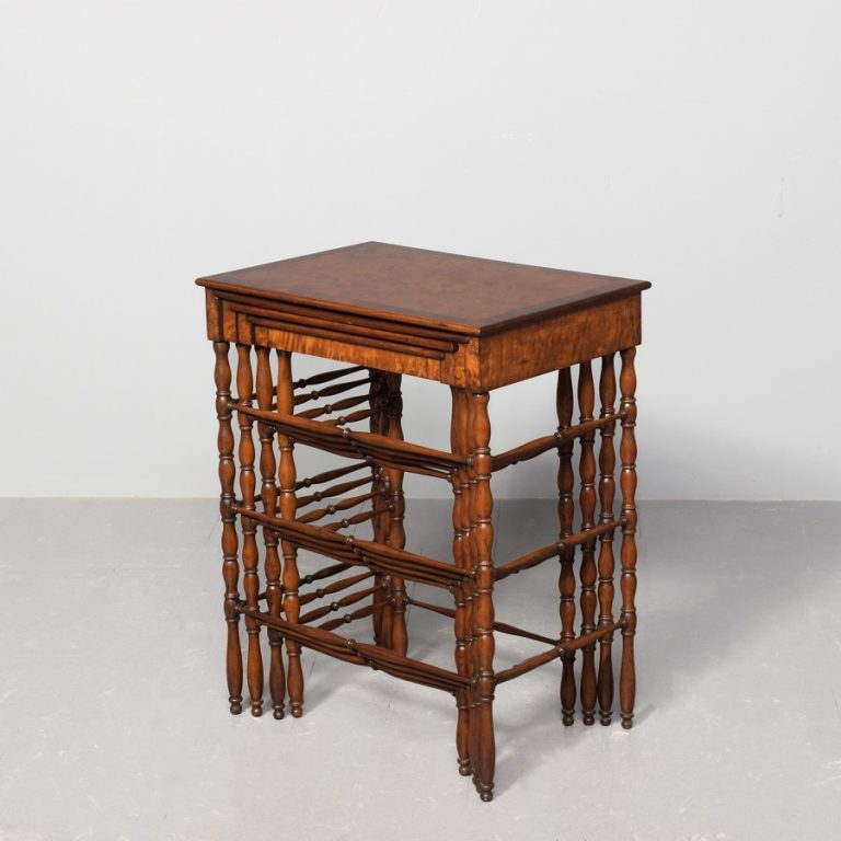 Exhibition quality, Gillows of Lancaster, Regency specimen wood nest of 4 tables.