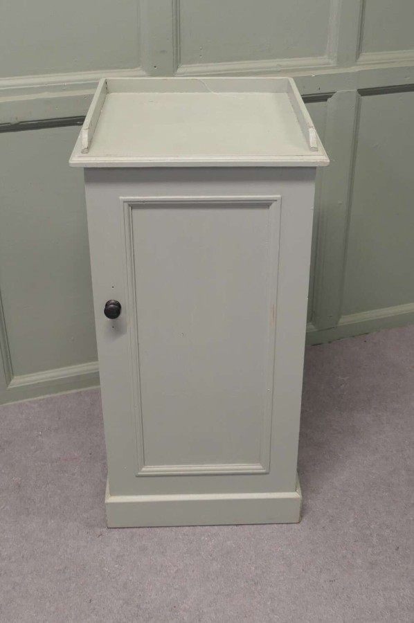 A Good Quality Pine Bedside Cupboard A Good Quality Pine Bedside Cupboard