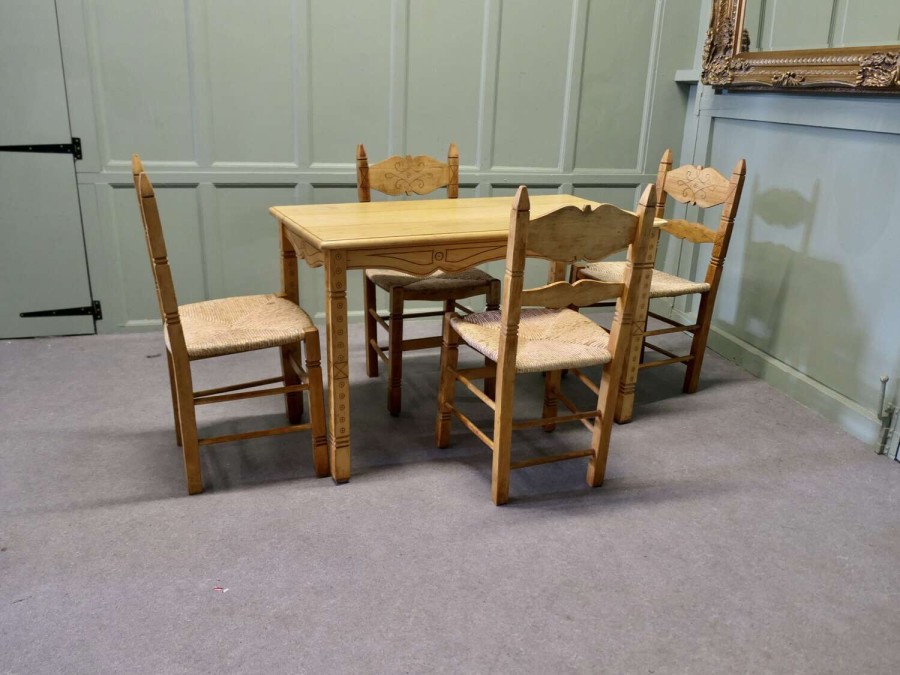Country Style Carved Dining Table and 4 Chairs This is a very pretty set