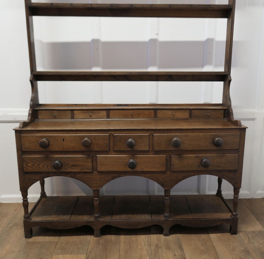 Georgian Country Oak Cottage Dresser The dresser has a shelved top with 2 shelves thes - Image 5