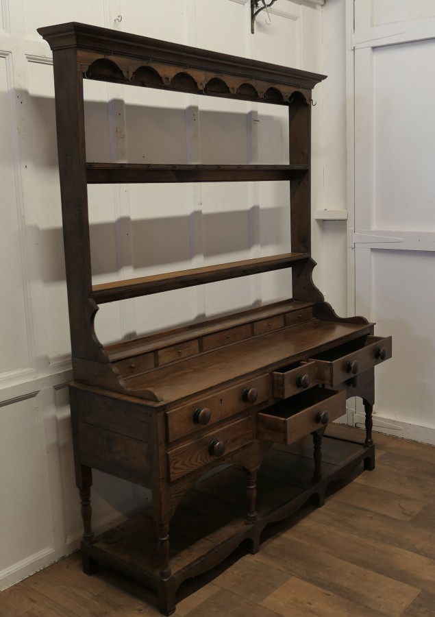 Georgian Country Oak Cottage Dresser The dresser has a shelved top with 2 shelves thes - Image 6