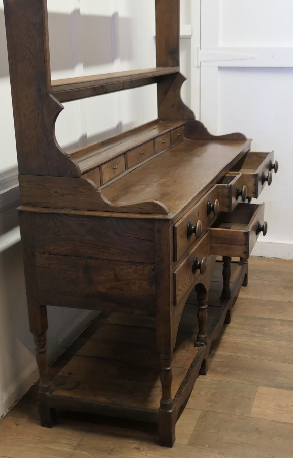 Georgian Country Oak Cottage Dresser The dresser has a shelved top with 2 shelves thes - Image 7