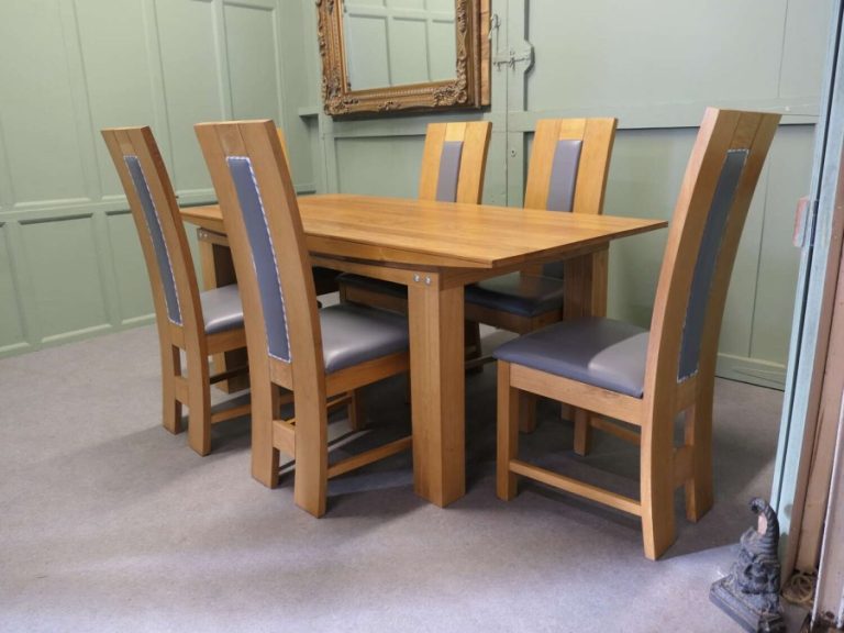 Golden Oak Modernist Dining Table and 6 Chairs