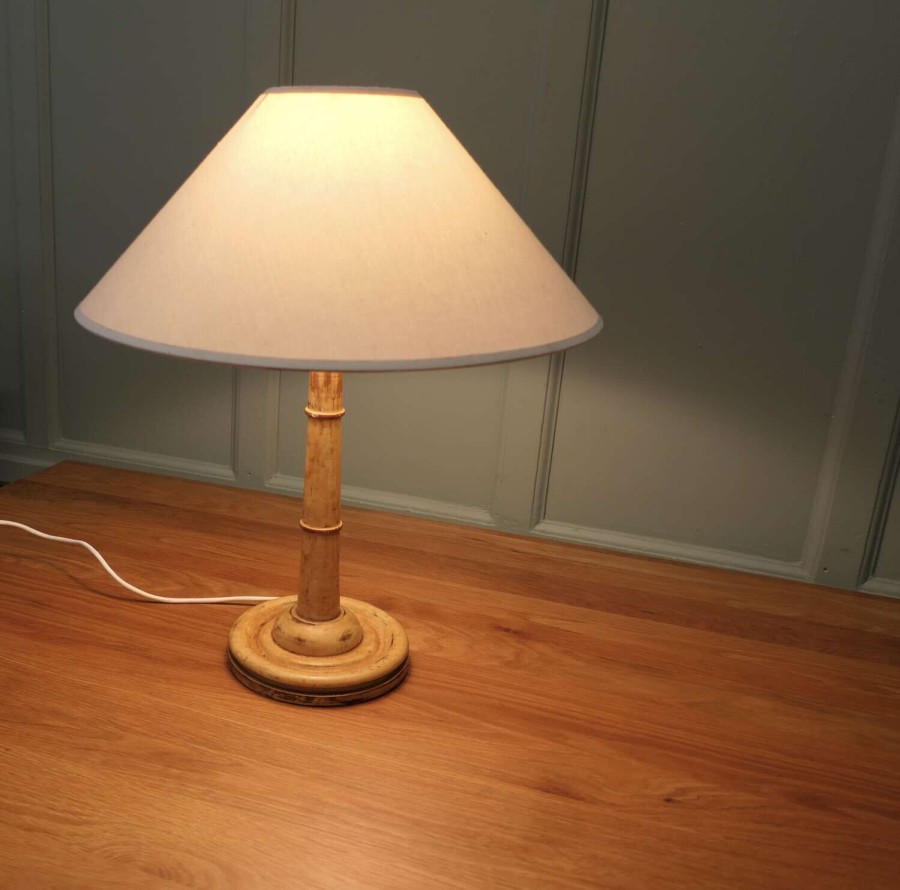 Hand Carved Table Lamp A very pretty piece