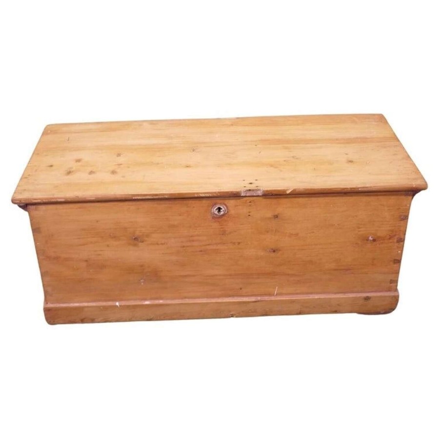 Heavy Quality Pine Carriage Trunk