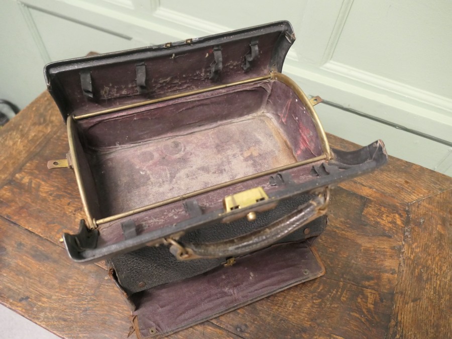 Traveling Dentist Gladstone Bag This Vintage Leather Dentist Traveling Case or Gladstone - Image 5