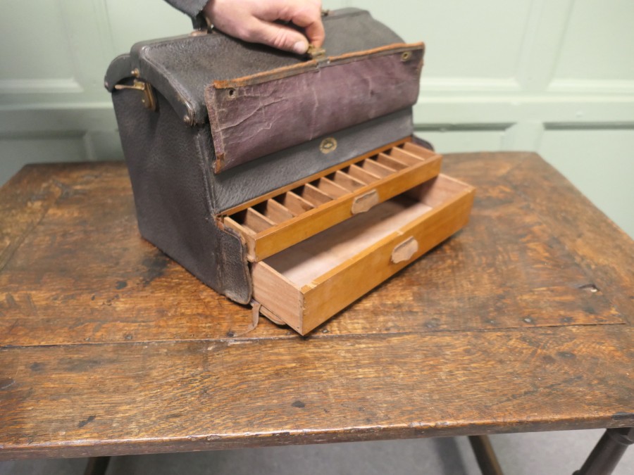 Traveling Dentist Gladstone Bag This Vintage Leather Dentist Traveling Case or Gladstone - Image 6