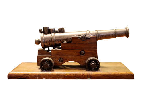 Vintage Brass Cannon Table Lighter on Wooden Gun Carriage, Mid 20th Century - Image 2