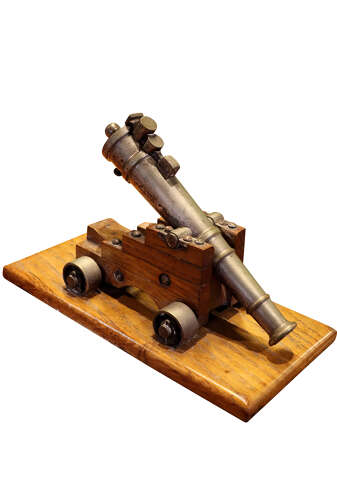 Vintage Brass Cannon Table Lighter on Wooden Gun Carriage, Mid 20th Century - Image 4