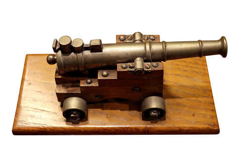 Vintage Brass Cannon Table Lighter on Wooden Gun Carriage, Mid 20th Century - Image 7