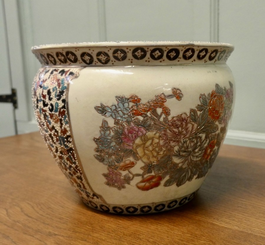 Vintage Satsuma Ceramic Decorated Fish Bowl - Image 3
