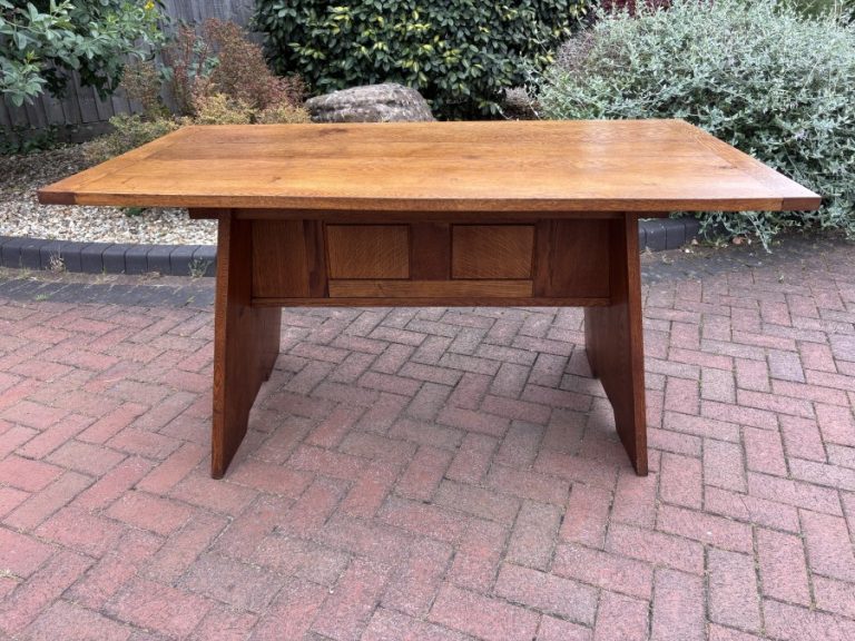 Arts & Crafts Oak Dining Table