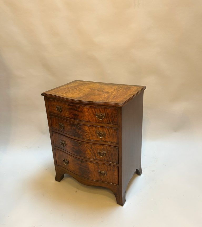 Georgian Revival small chest of drawers
