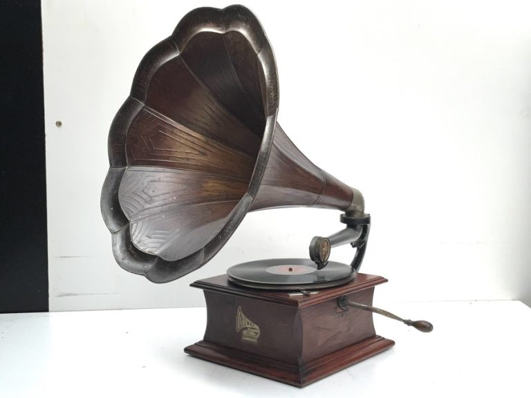 Columbia Horned Gramophone