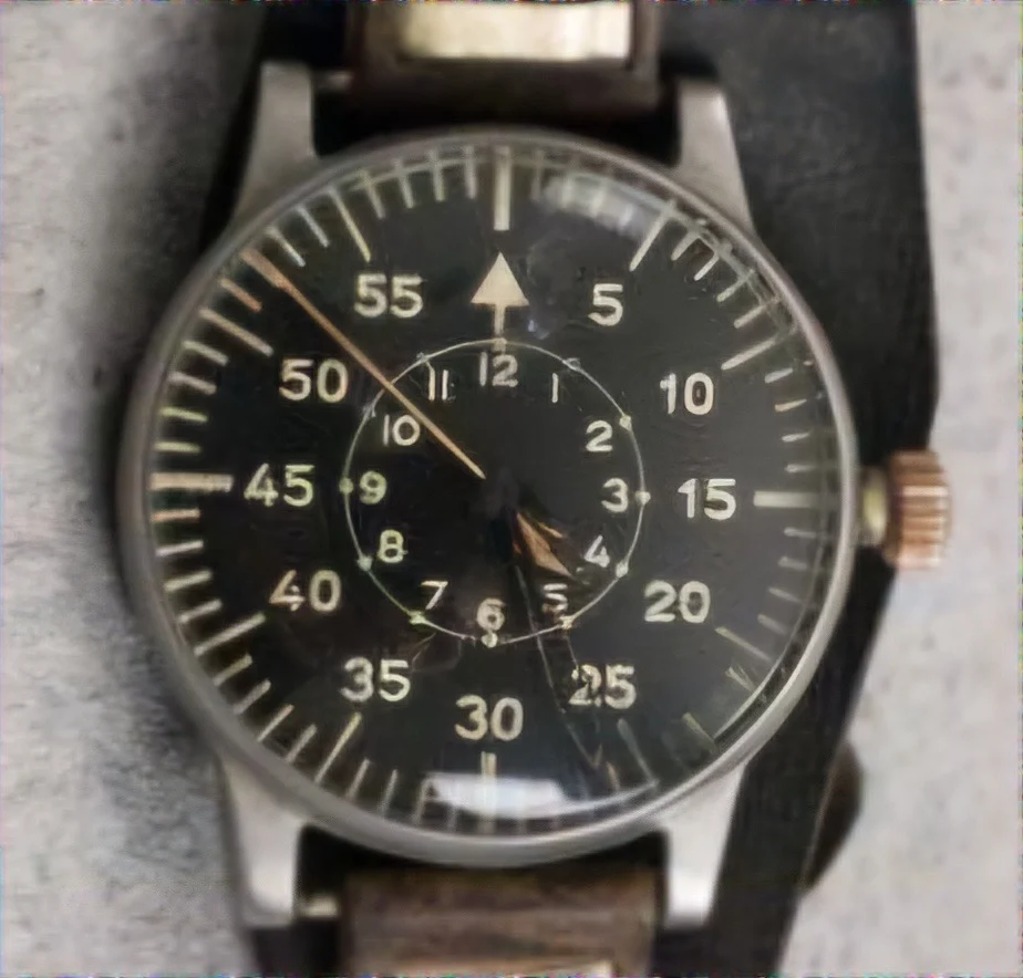 WW2 German Luftwaffe B-Uhr, Type B Observation Watch by H.H. Robertson German ww2 Antique Clocks 2 WW2 German Luftwaffe B-Uhr, Type B Observation Watch by H.H. Robertson - Image 2