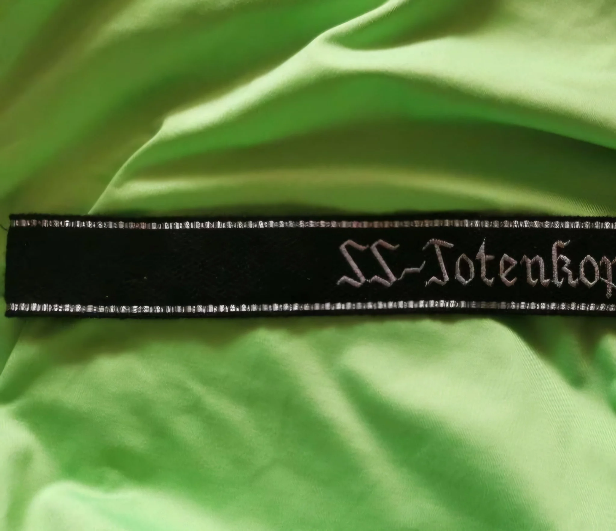 WW2 German SS-Totenkopfverbände Cuff Title & Ärmelband German ww2 Military & War Antiques 5 WW2 German SS-Totenkopfverbände Cuff Title & Ärmelband - Image 5