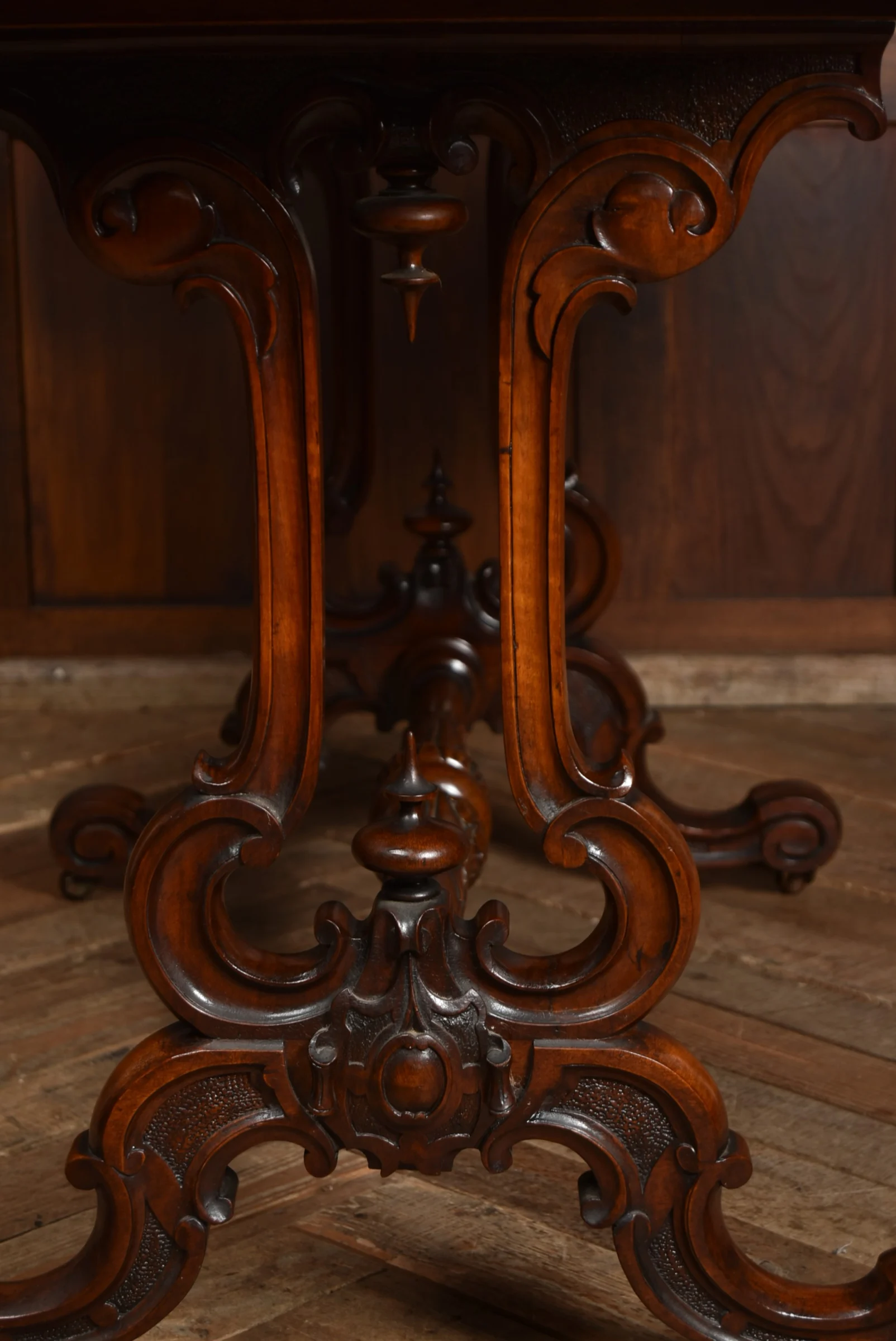 Victorian Walnut Centre Table – SAI4315 Antique Furniture 9 Victorian Walnut Centre Table - SAI4315 - Image 9