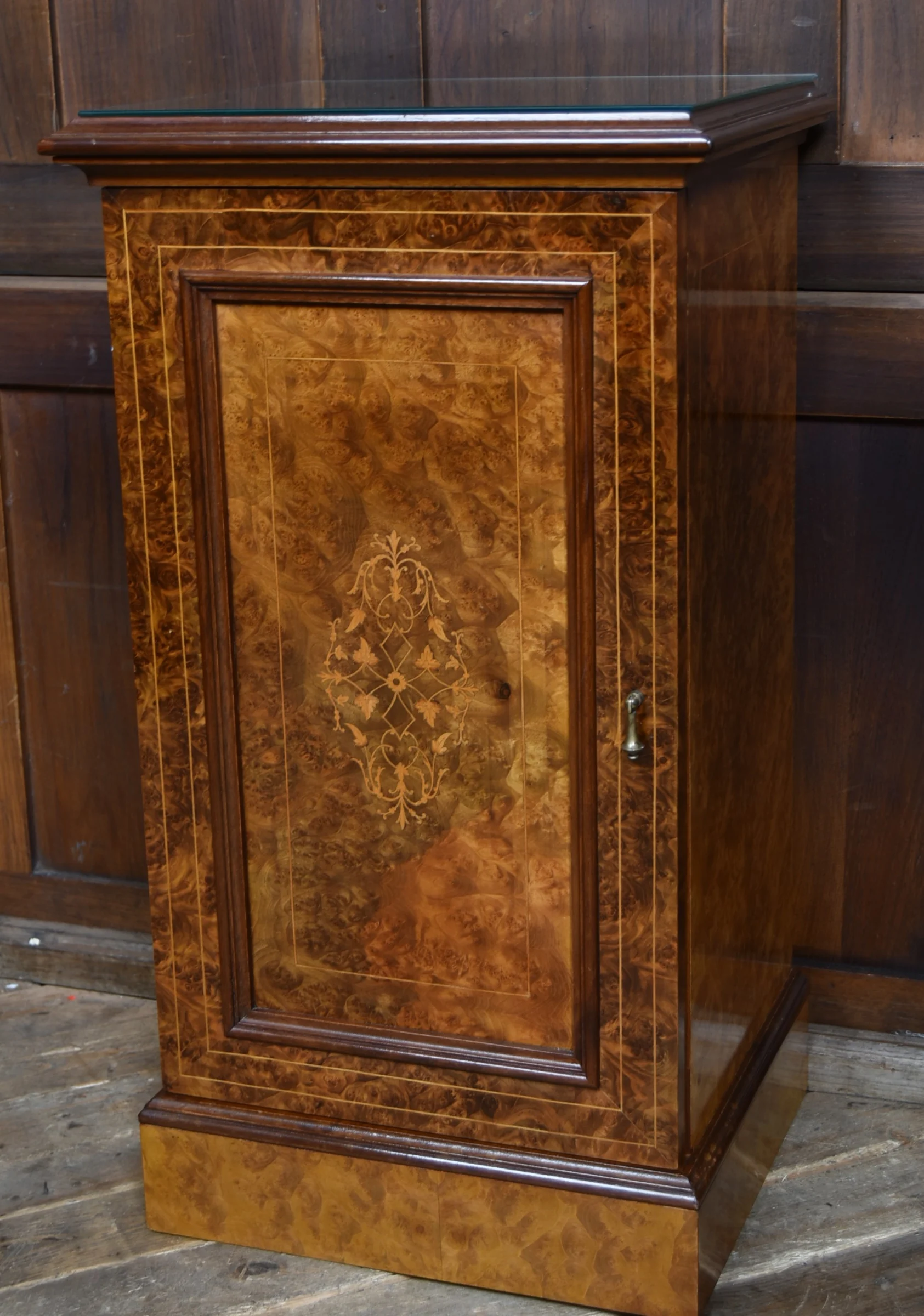 Pair of Edwardian Walnut Bedside Pot Cupboards SAI4324 Antique Cabinets 4 Pair of Edwardian Walnut Bedside Pot Cupboards SAI4324 - Image 4