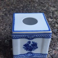 Porcelain inkwell or small trinket box with blue and white floral decoration