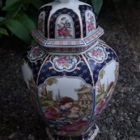 Porcelain ginger jar with lid, Japanese Imari-style decoration