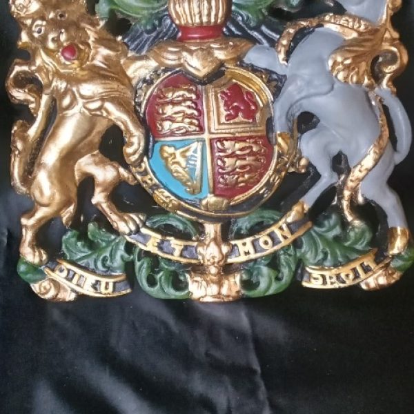 A RESIN ROYAL COAT OF ARMS&#8212;i WAS NOT AWARDED THIS!