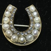Diamonds &#038; Pearls Good luck horseshoes brooch