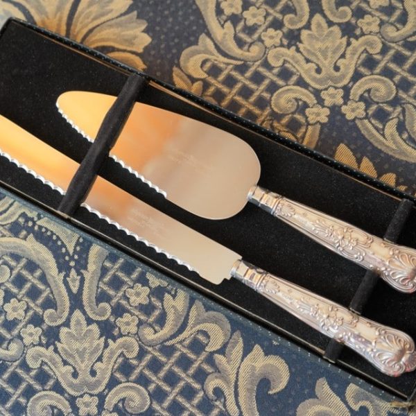 Vintage Boxed Pair of Queens Pattern Silver Bread &#038; Cake Knives