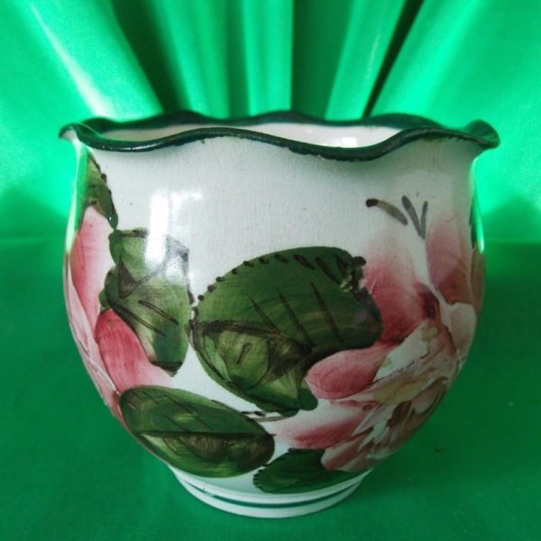 Scottish Wemyss vase (Roses)