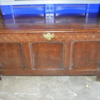 18th century Oak mule chest