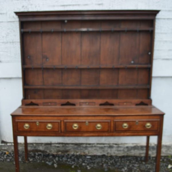 Georgian oak Welsh plate back dresser.