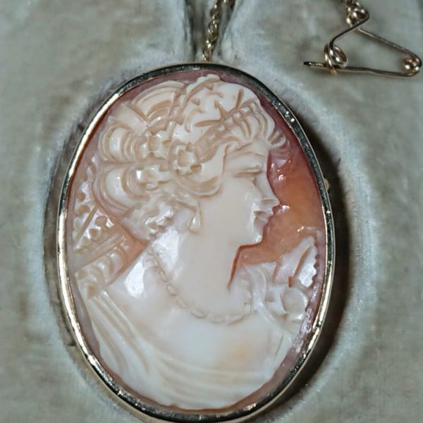 9ct Gold Cameo Brooch