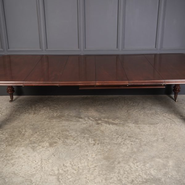 Early Victorian Mahogany Extending Dining Table 9