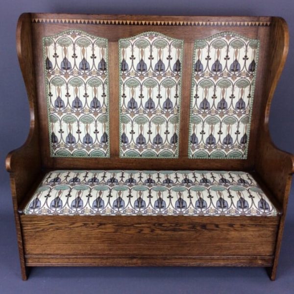 Arts and Crafts Oak Settle / Hall Bench