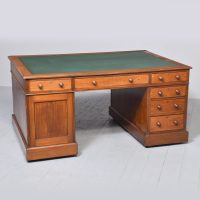 Quality Victorian mahogany Partners desk