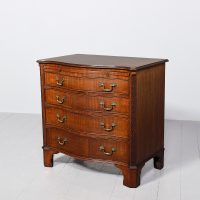 Chippendale-style, neat-sized, serpentine front mahogany chest of drawers