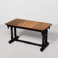 Victorian figured walnut games table/coffee table