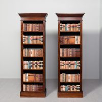 Pair of 19th-century tall, slim mahogany open bookcases with 5 adjustable shelves.