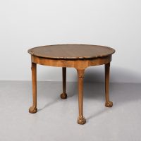 Unusual and stylish Whytock and Reid circular mahogany centre table/small dining table
