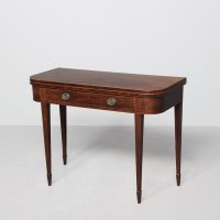 Elegant, inlaid mahogany George III fold-over tea table/side table