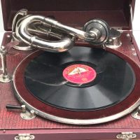 GILBERT RECORD PLAYER ( TABLE TOP ) THE BEST