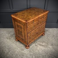 Exceptional William &amp; Mary Oyster Veneered Chest of Drawers