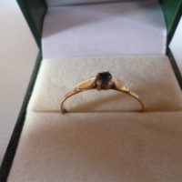 9CT GOLD RING SMALL SAPPHIRE