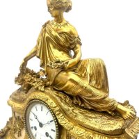 Fine solid bronze ormolu mantel clock – Solid bronze classical figure to the top