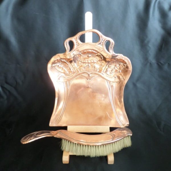 AN ‘ART NOUVEAU’ CRUMB TRAY & BRUSH. Early 1900’s