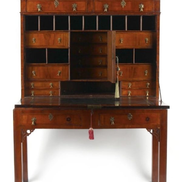George II walnut secretaire/escritoire