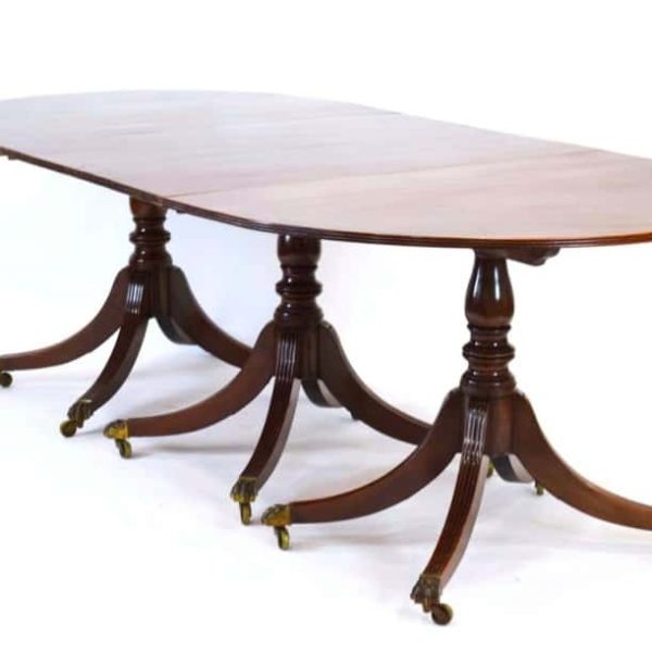 Georgian style three ped dining table