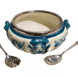 an-early-20thc-wedgwood-salad-bowl-servers_19202_main_size3