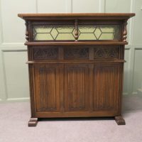 An Old Charm Country House Oak Dry Bar/Greeter
