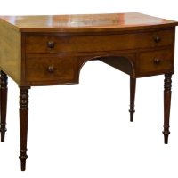 Fine quality Mahogany Bow-Fronted Dressing Table