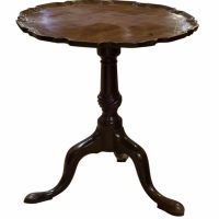 George III Mahogany pie crust tripod table
